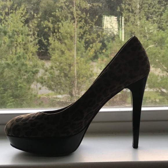 STUART WEITZMAN SUEDE LEOPARD PUMPS - Picture 3 of 8